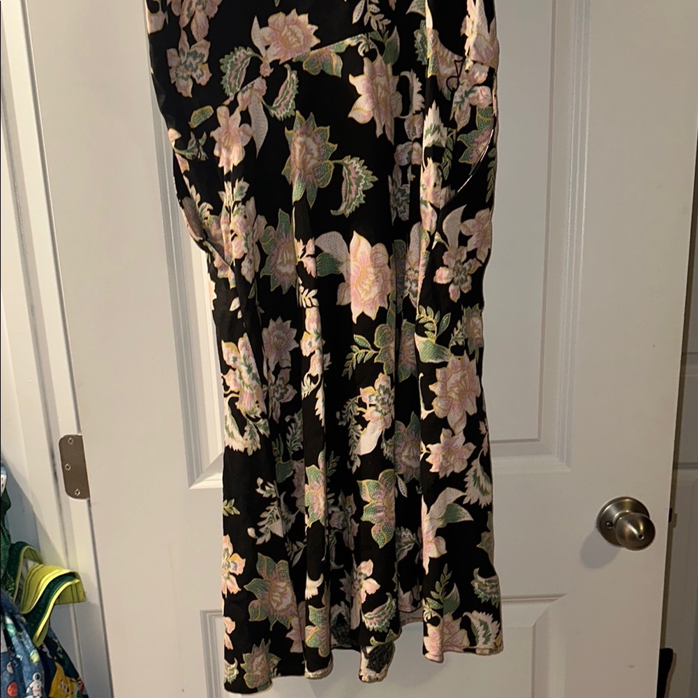 Sleeveless Floral Dress - Picture 7 of 7